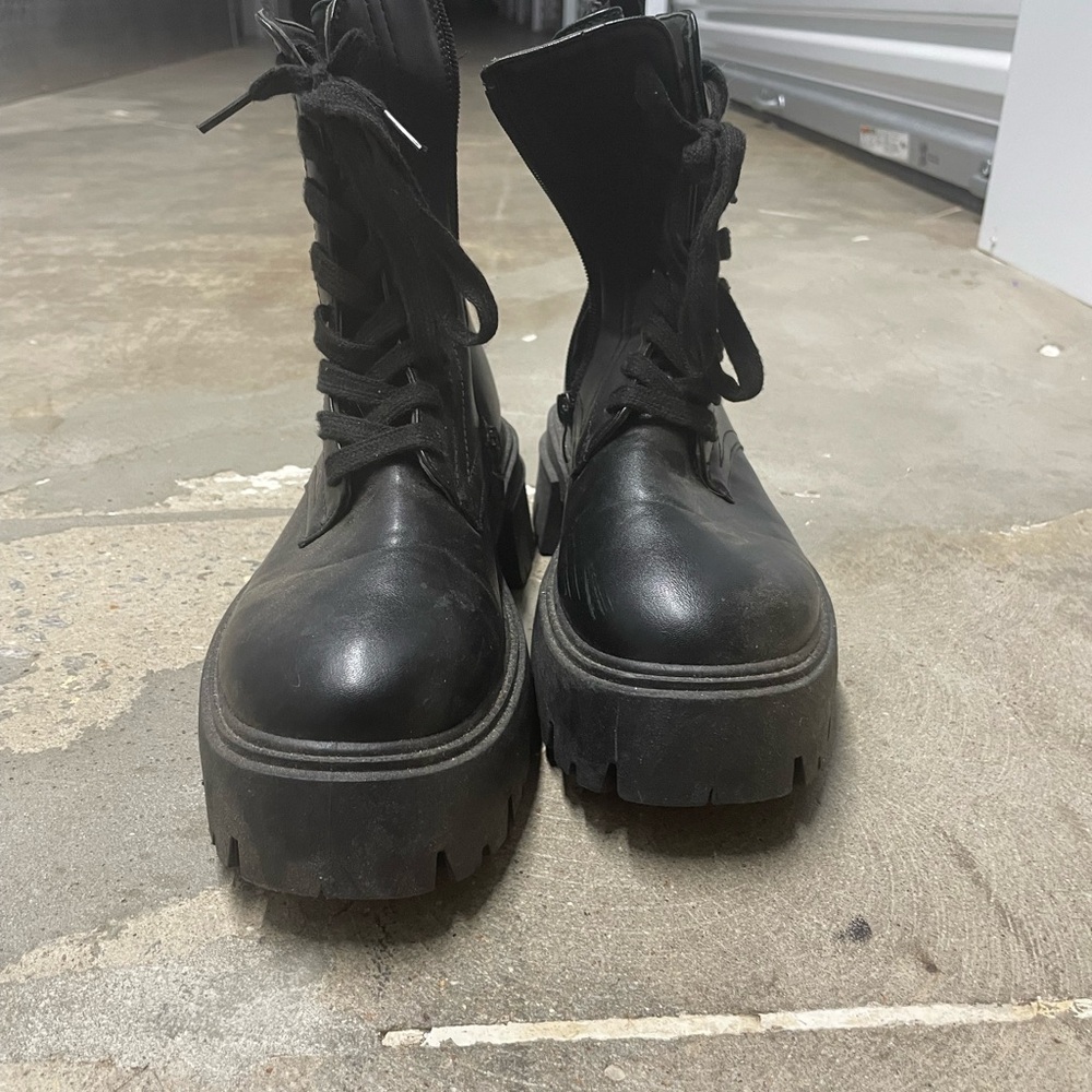 🩴2/$35 Olivia Miller Black Platform Lace-Up Combat Boots for Women